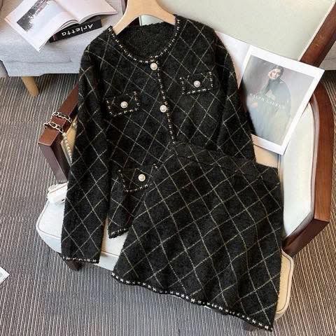 طقم أسود بنقشة المربعات